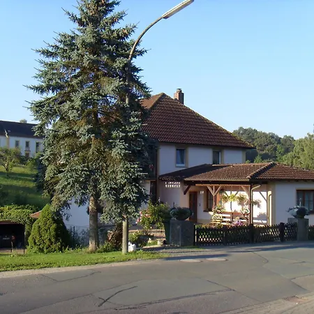 Mit Blick Zur Wallfahrtskirche Ebensfeld